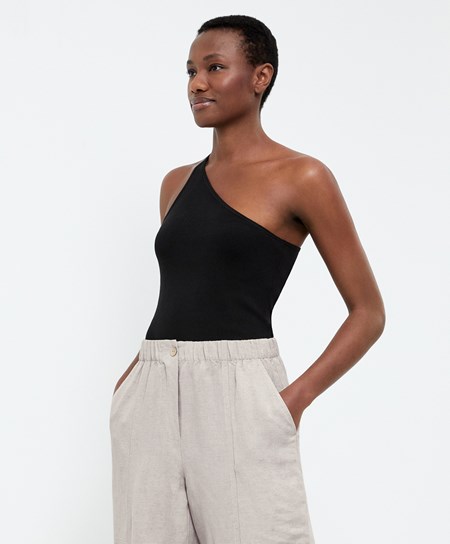 Oysho Asymmetric Knit Top Nere | 13240-FBIN