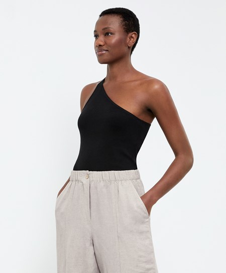 Oysho Asymmetric Knit Top Nere | 70129-DRNA