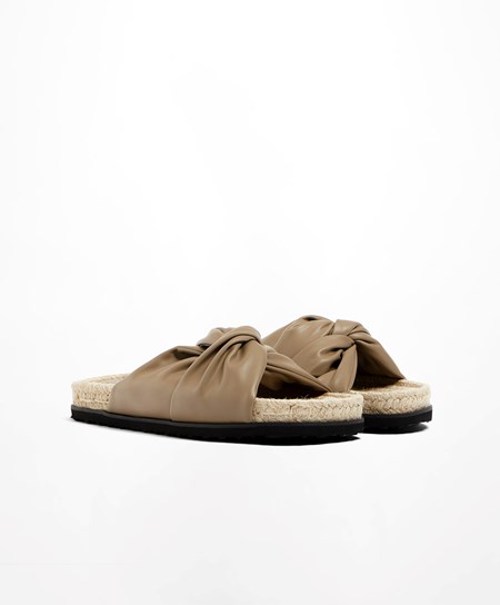 Oysho Crossover Sandals Mole | 54781-VHTC