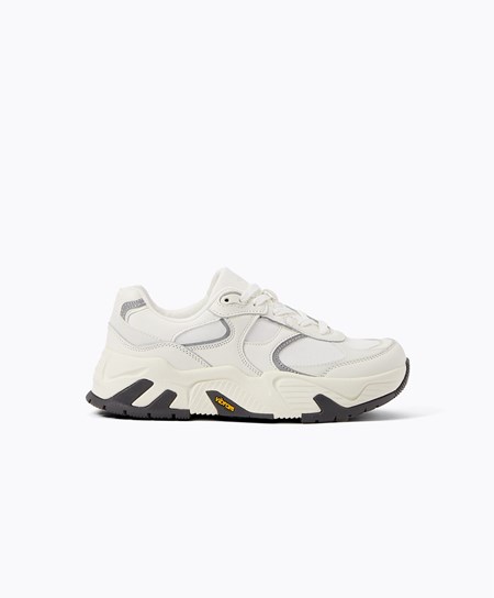 Oysho Vibram® Xs Trek Trainers Bianche | 04658-WSGI